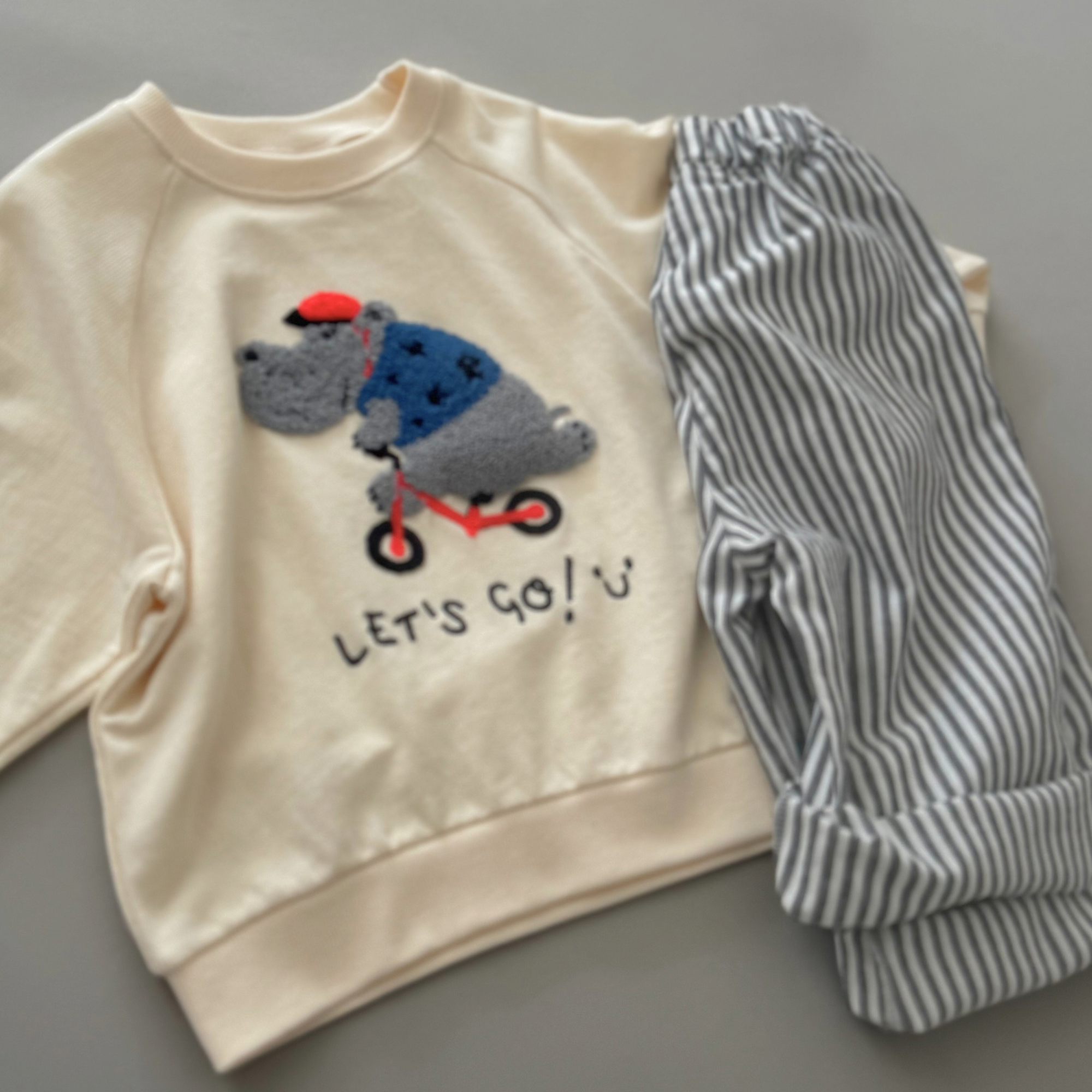 Stripe Flow Pants – Lässige Hose mit modernem Streifenlook