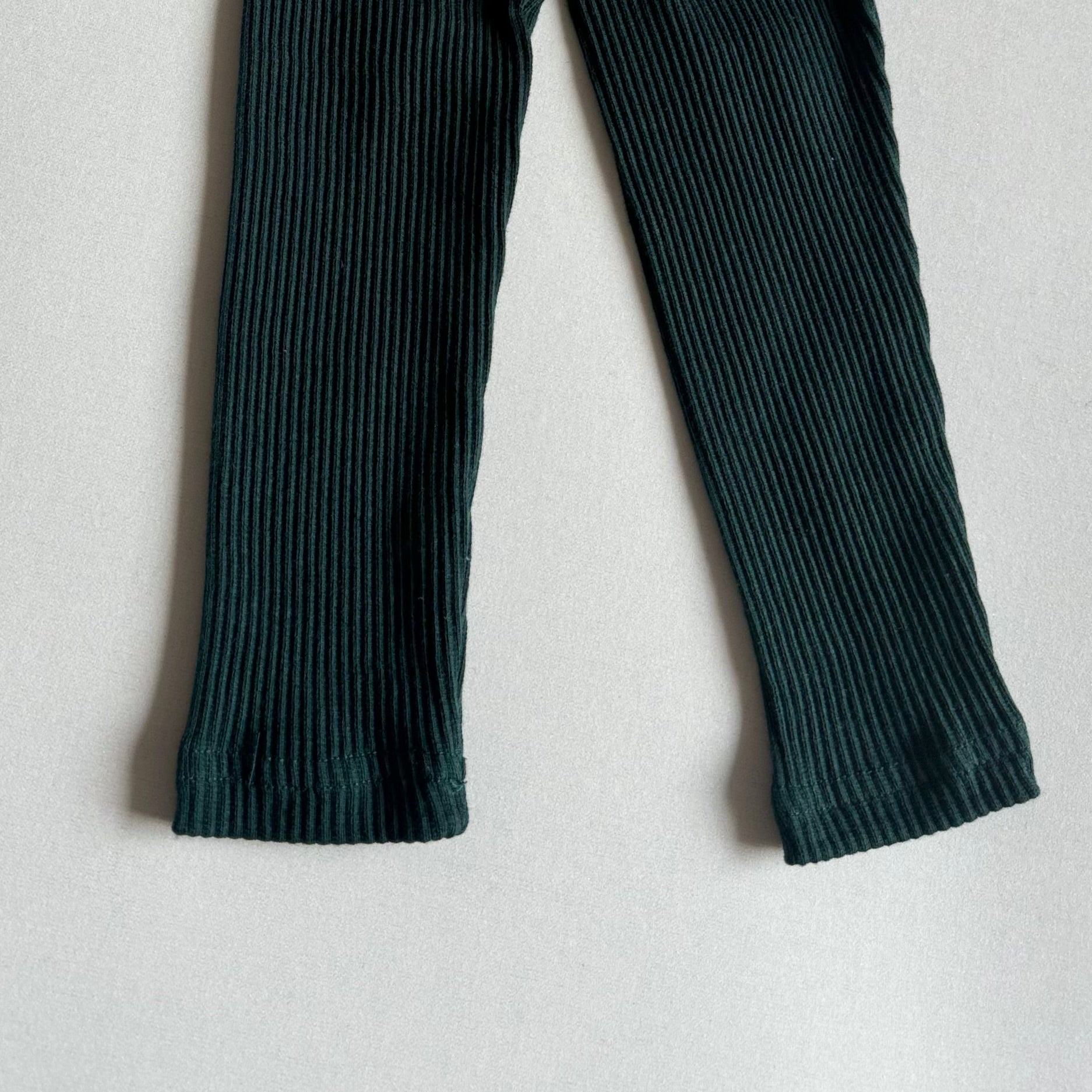 Navi Rib Leggings – Gerippter Look für lässige Styles