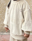 Veloure Smiley Sweater – Kuschelkomfort trifft lässigen Style