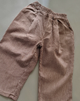 Brownie Line Pants – Weite Hose mit feinen Streifen