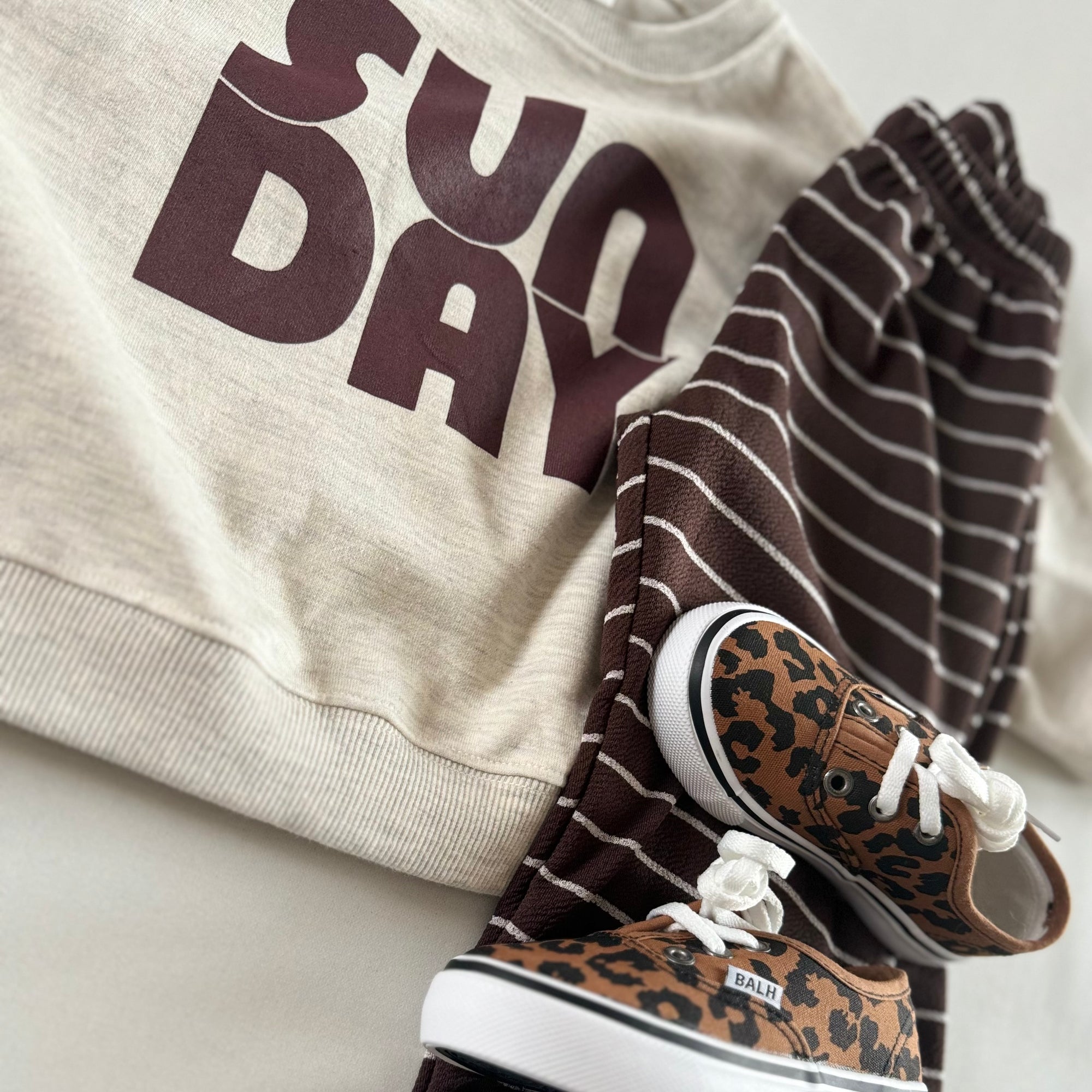 Sun Day Sweatshirt – Lässiger Print für entspannte Tage