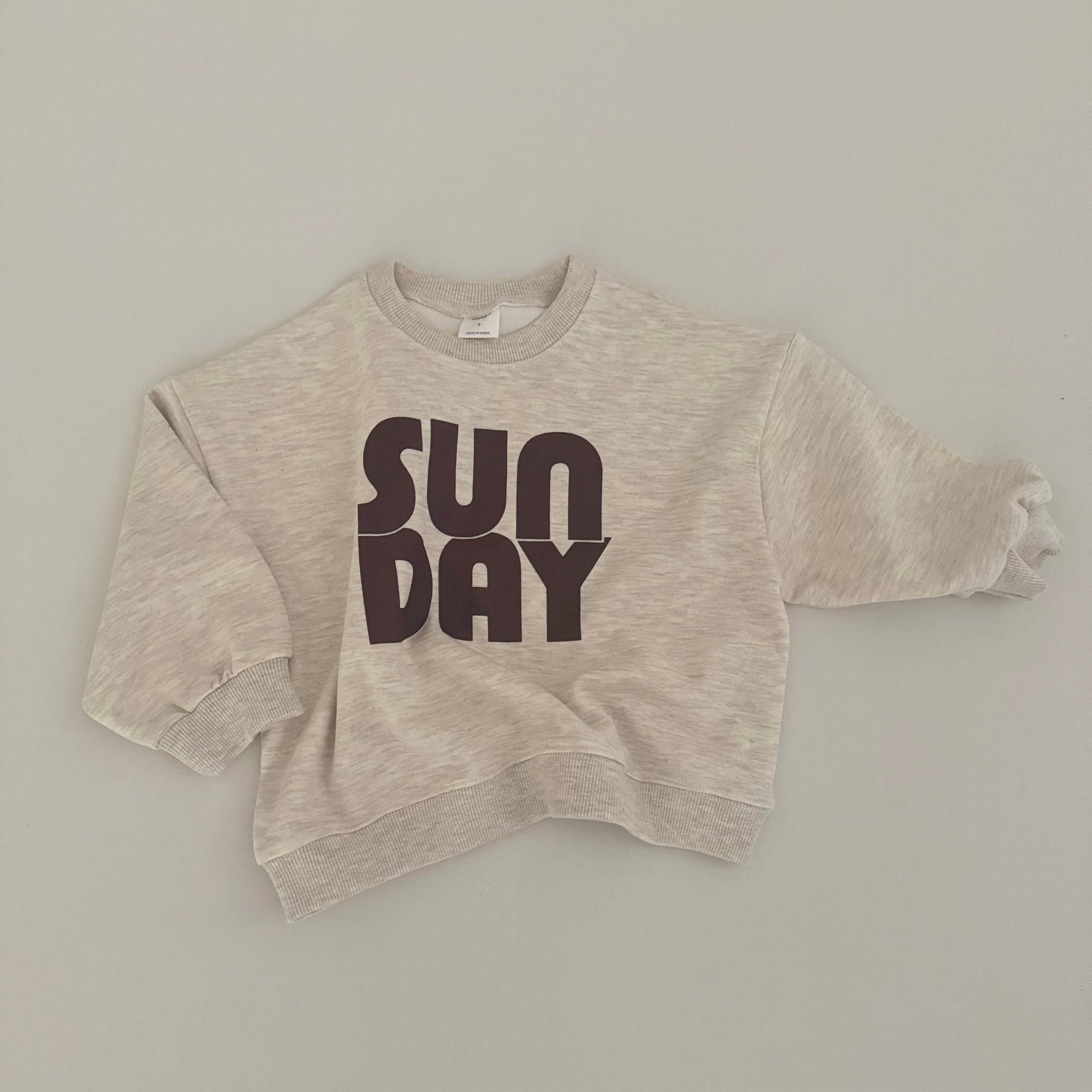 Sun Day Sweatshirt – Lässiger Print für entspannte Tage