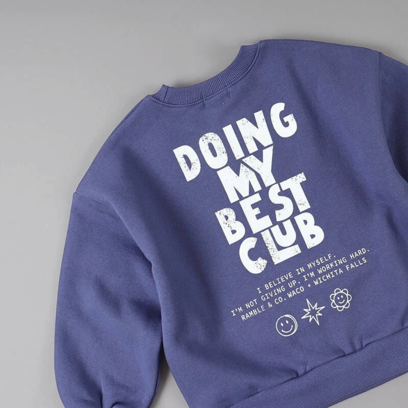 Doing My Best Club Sweatshirt – Lässiger Komfort mit Botschaft