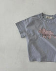 Dino Club Tee – Lässiges Shirt mit Urzeit-Vibe