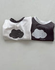 Cloudy Baby Tee – Weiches Print-Shirt für kleine Wolkenfans