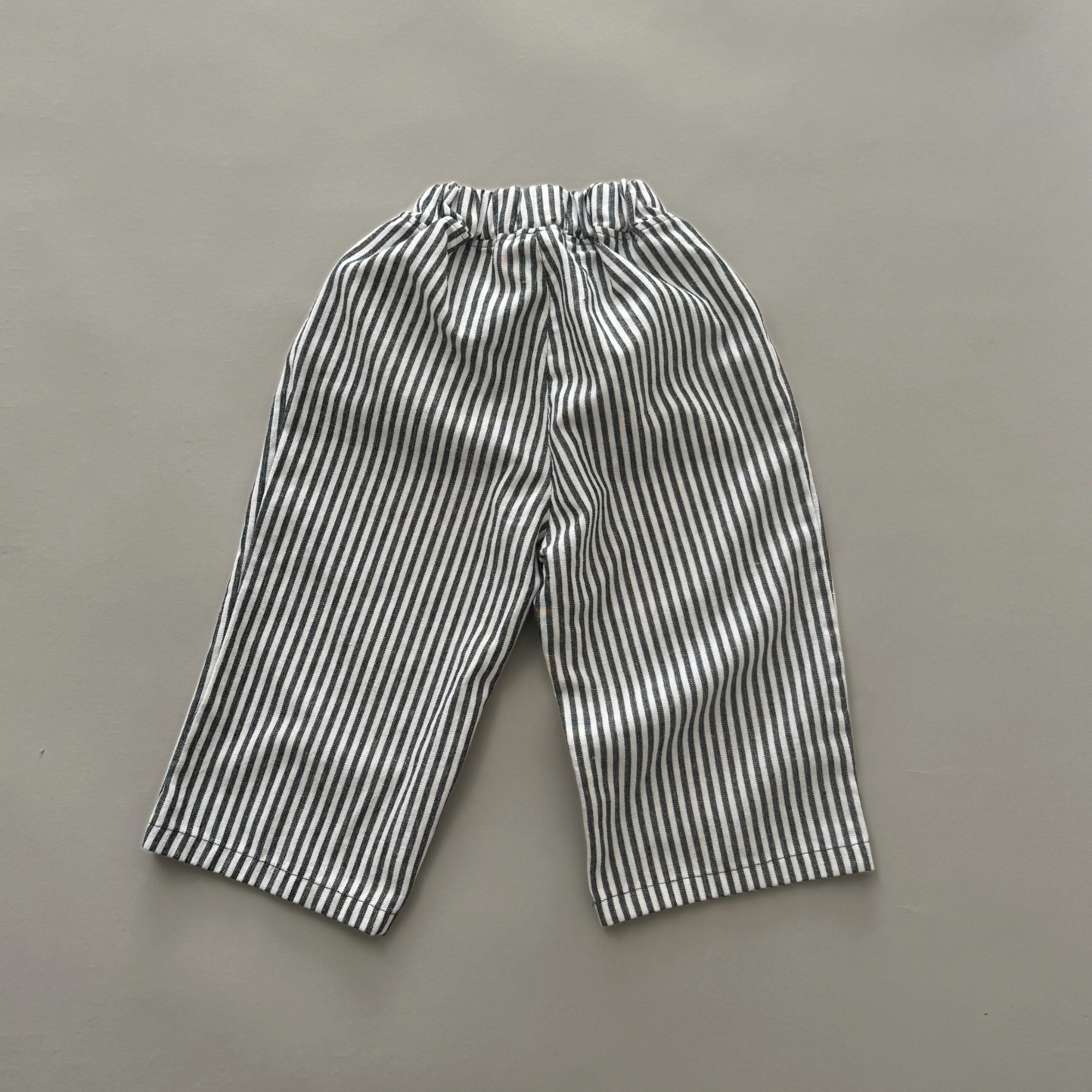 Stripe Flow Pants – Lässige Hose mit modernem Streifenlook