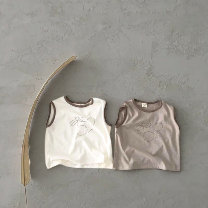Cherry Tee – Verspieltes Tanktop mit süßem Kirschen-Print