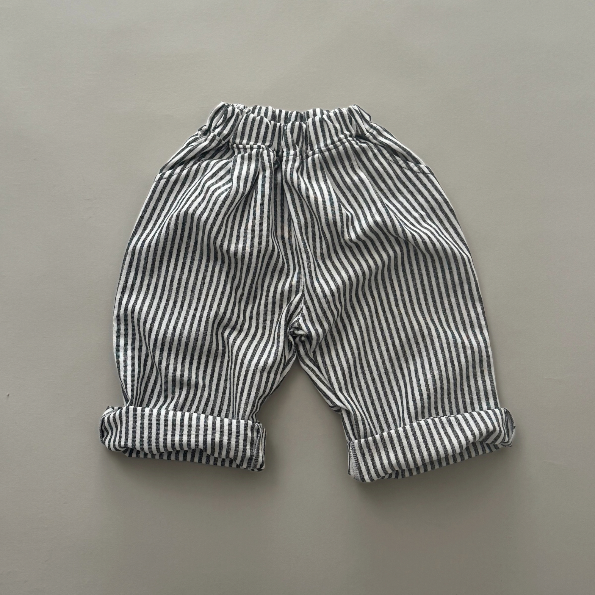Stripe Flow Pants – Lässige Hose mit modernem Streifenlook