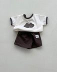 Cloudy Baby Tee – Weiches Print-Shirt für kleine Wolkenfans