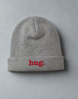 Hug Beanie – Feine Strickmütze mit Stickerei