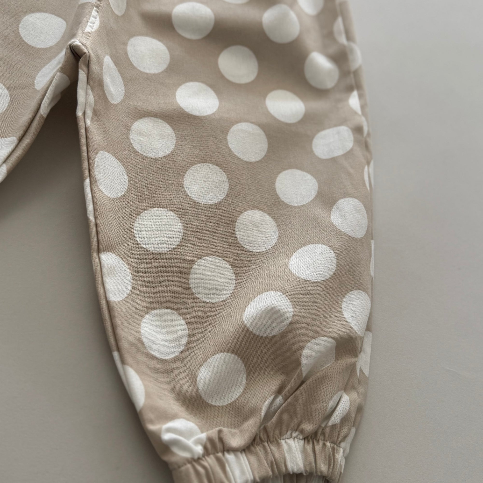 Dot Pants – Casual pants with a playful pattern
