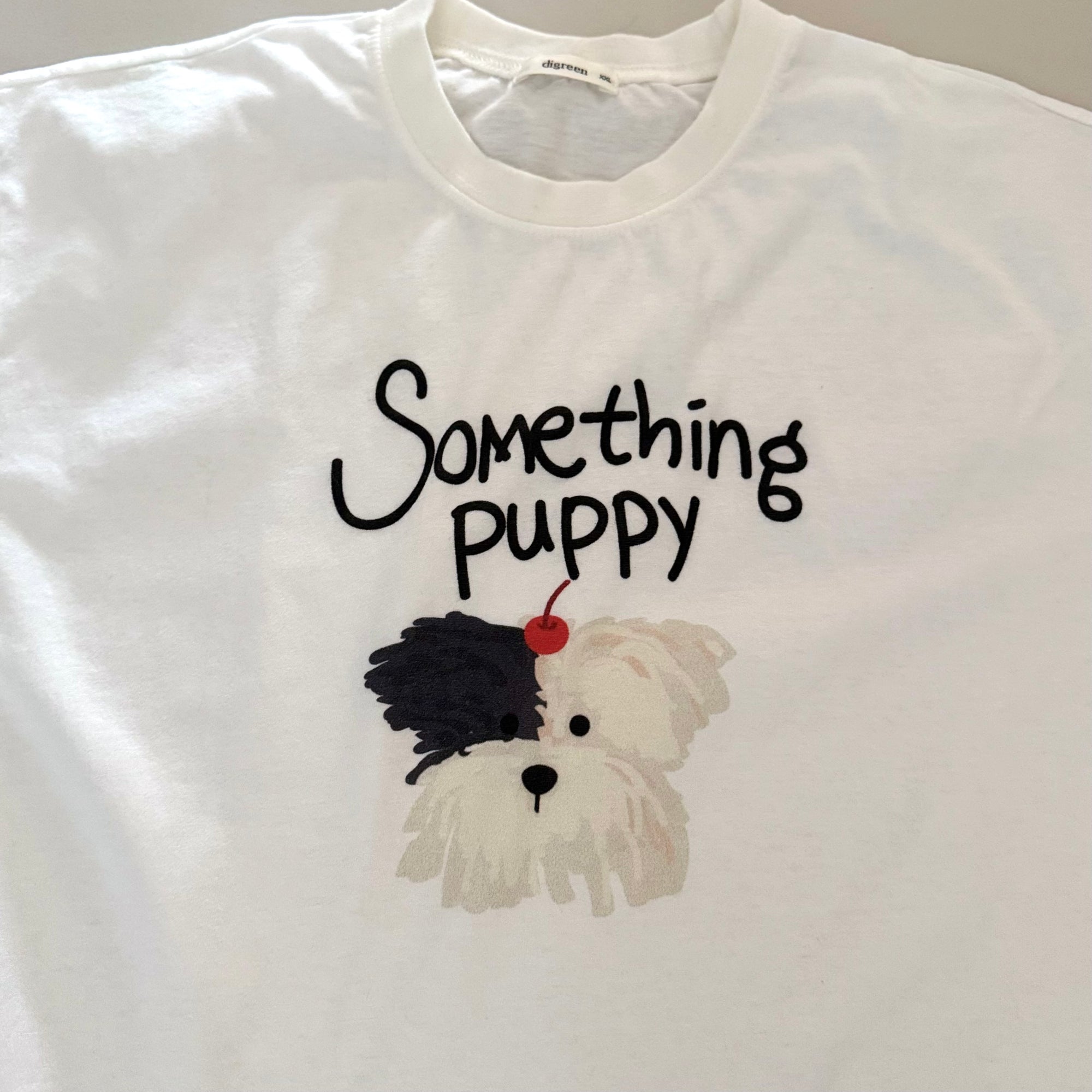 Something Puppy Shirt – Lockeres T-Shirt mit süßem Statement