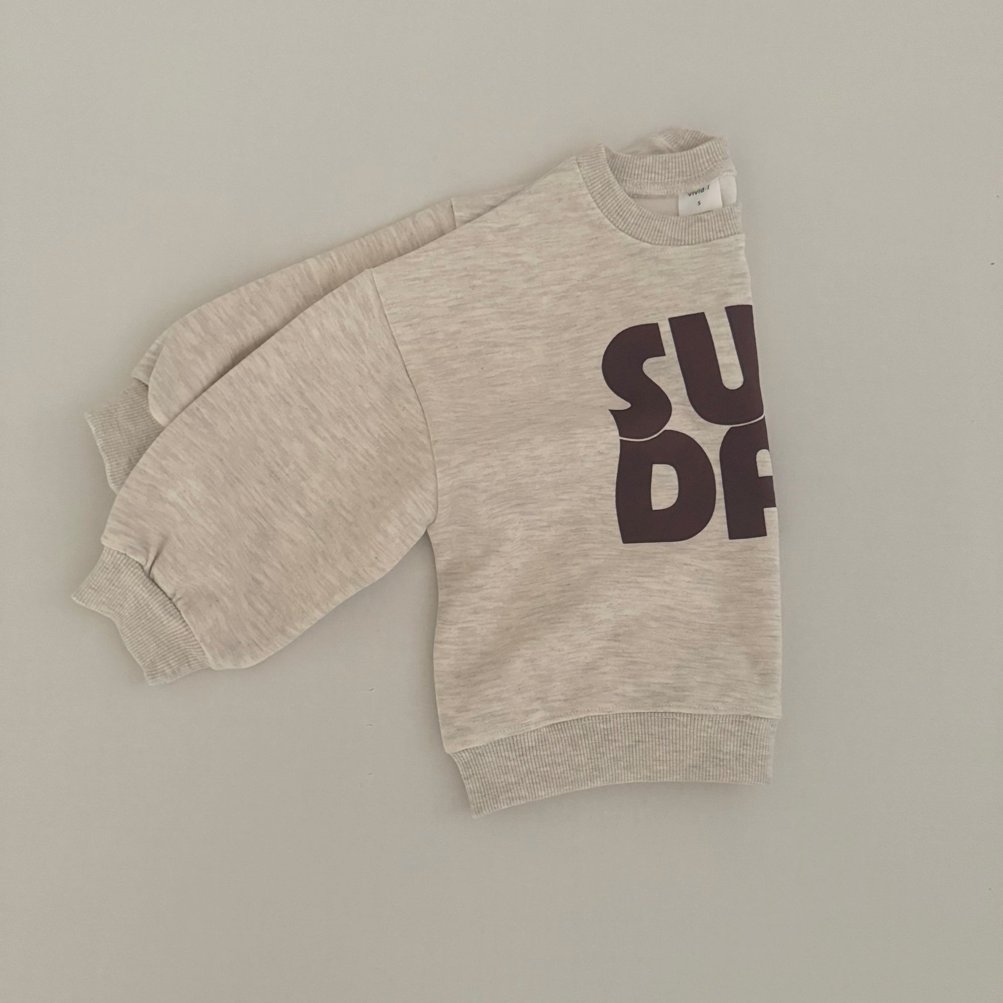 Sun Day Sweatshirt – Lässiger Print für entspannte Tage