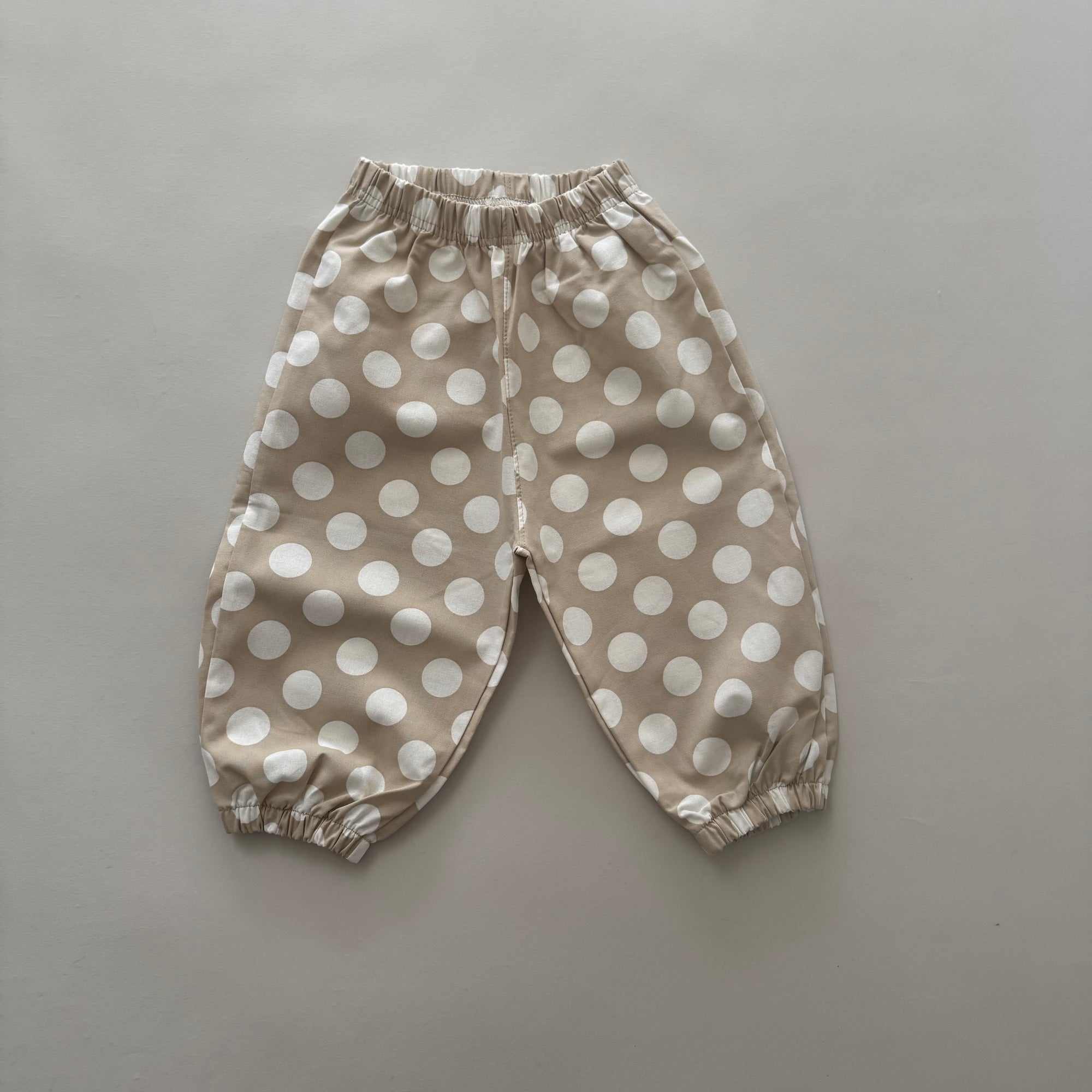 Dot Pants – Casual pants with a playful pattern