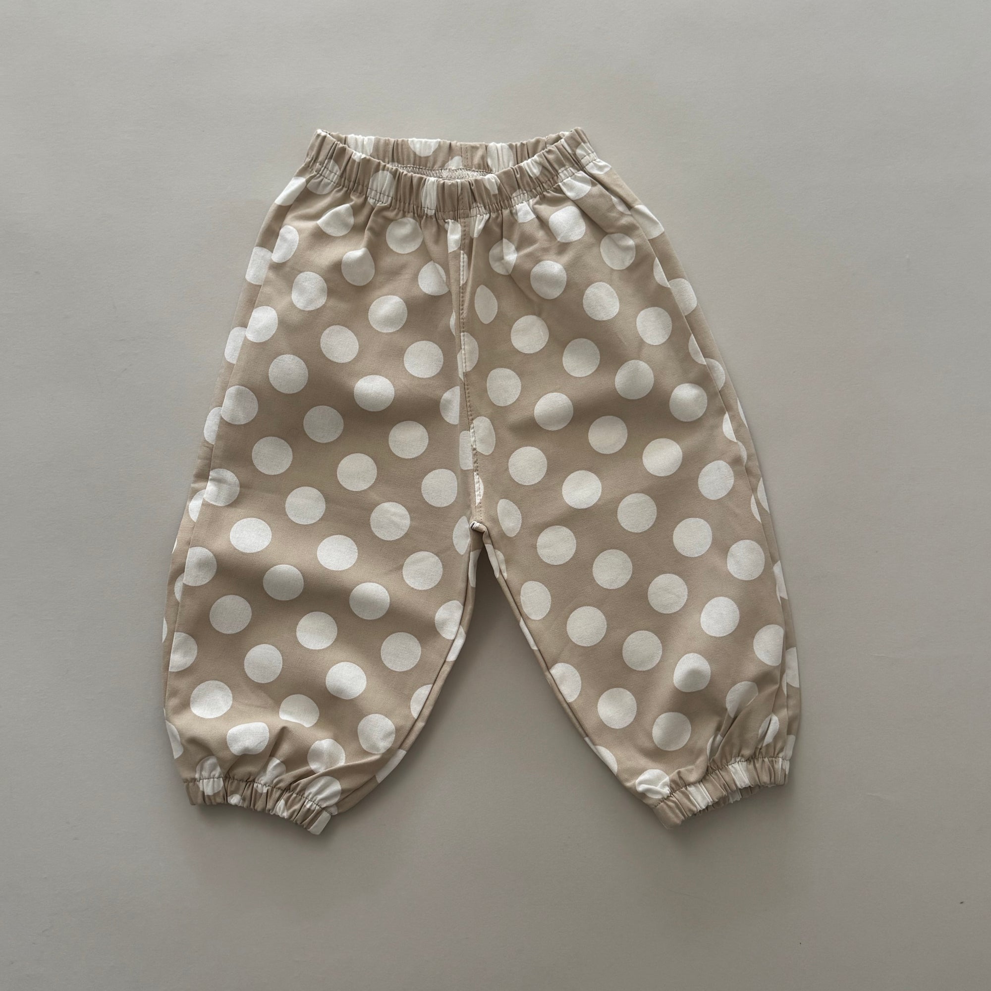 Dot Pants – Casual pants with a playful pattern