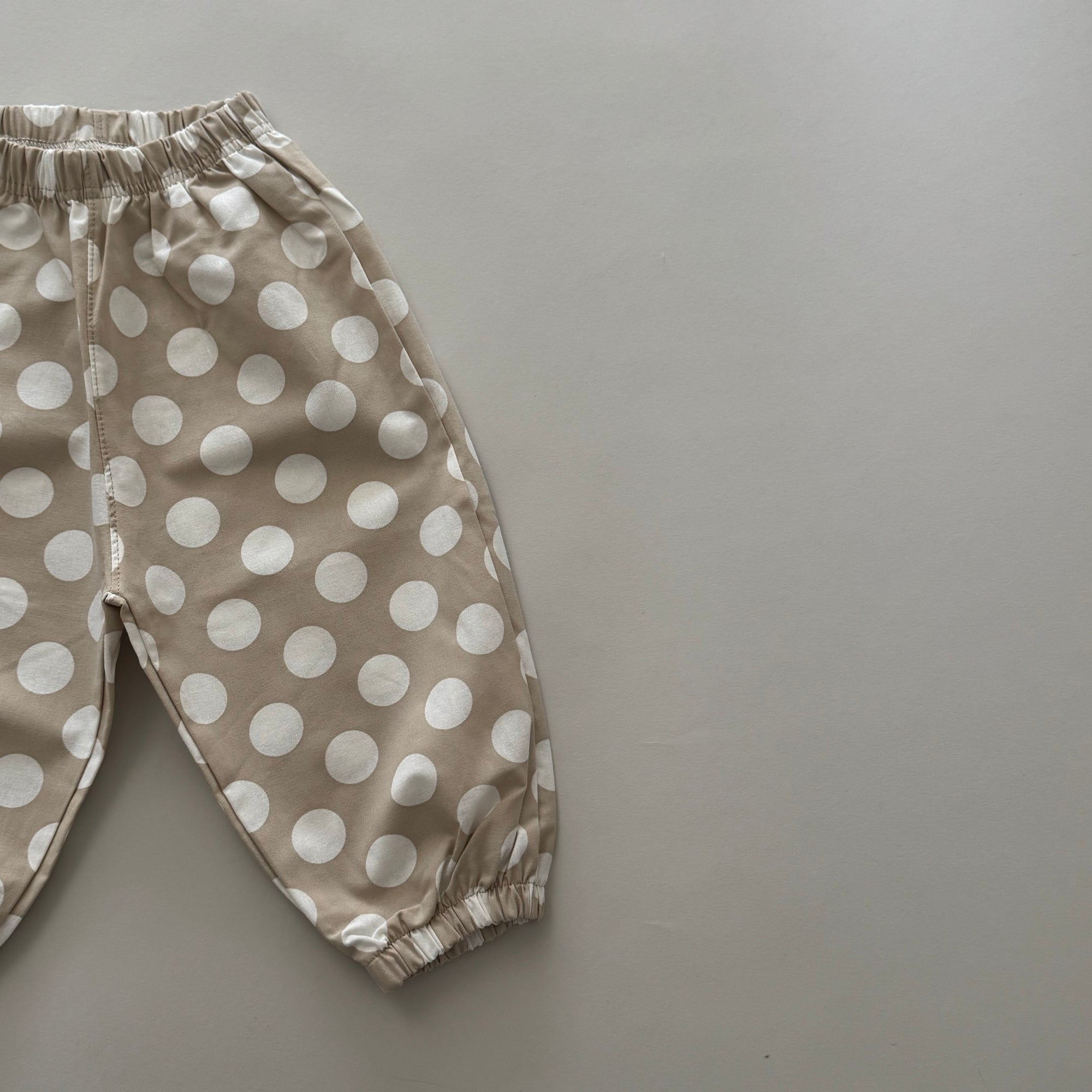 Dot Pants – Casual pants with a playful pattern