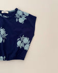 Pomegranate Tee – Locker geschnittenes T-Shirt mit floralem Print