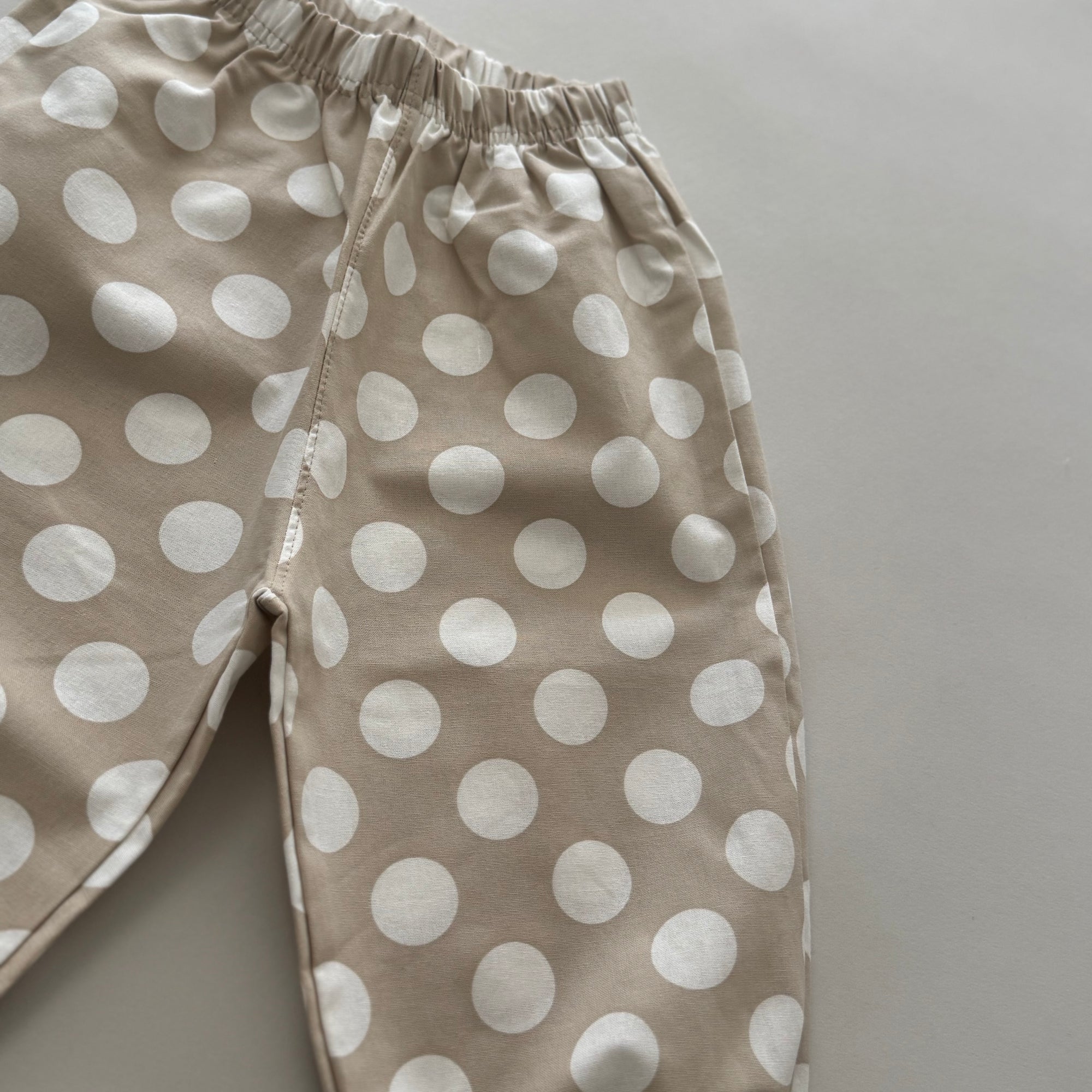 Dot Pants – Casual pants with a playful pattern