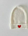 Heart Beanie – Wärmender Style mit gesticktem Herz
