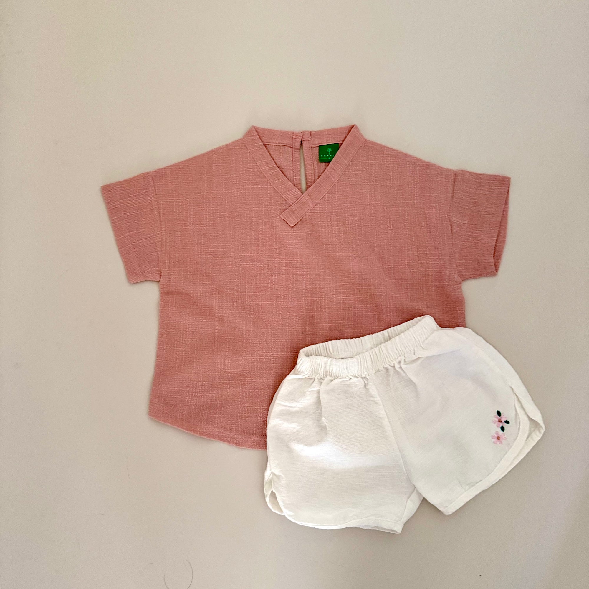 Bali Breeze Shirt – Luftiges Sommer-Shirt mit V-Ausschnitt