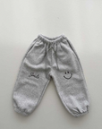 Smiley Frottee Pants – Lässige Hose mit Wohlfühlfaktor