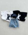 Bunny Baby Tee – Schlichtes Shirt mit süßem Häschenmotiv