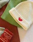 Heart Beanie – Wärmender Style mit gesticktem Herz