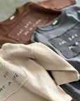 One Day Longsleeve – Lässiger Look mit motivierendem Statement –