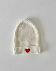 Heart Beanie – Wärmender Style mit gesticktem Herz