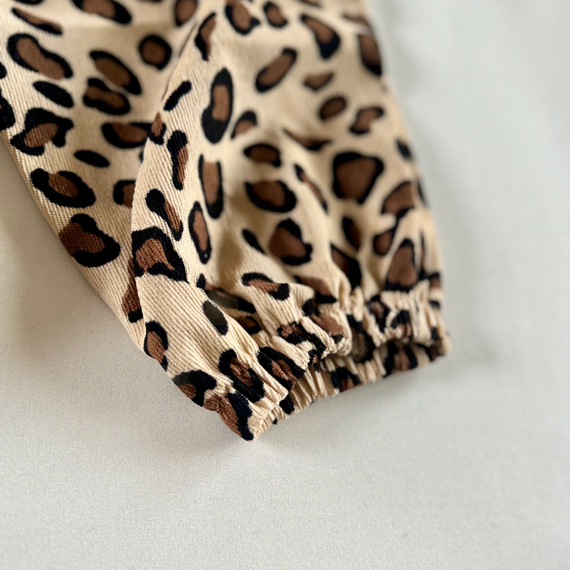 Wild Leopard Pants – Lässige Hose mit Gummibund