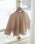 Buttoned Longsleeve – Lässiger Look mit Knopfdetails