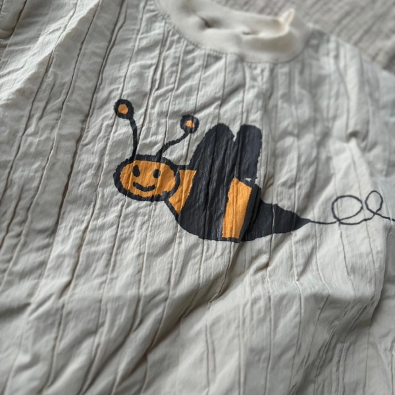 Bee Dress – Lässiges Kleid mit Bienen-Print