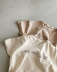 Jurassic Outline Tee – Oversized Shirt mit Dino-Print