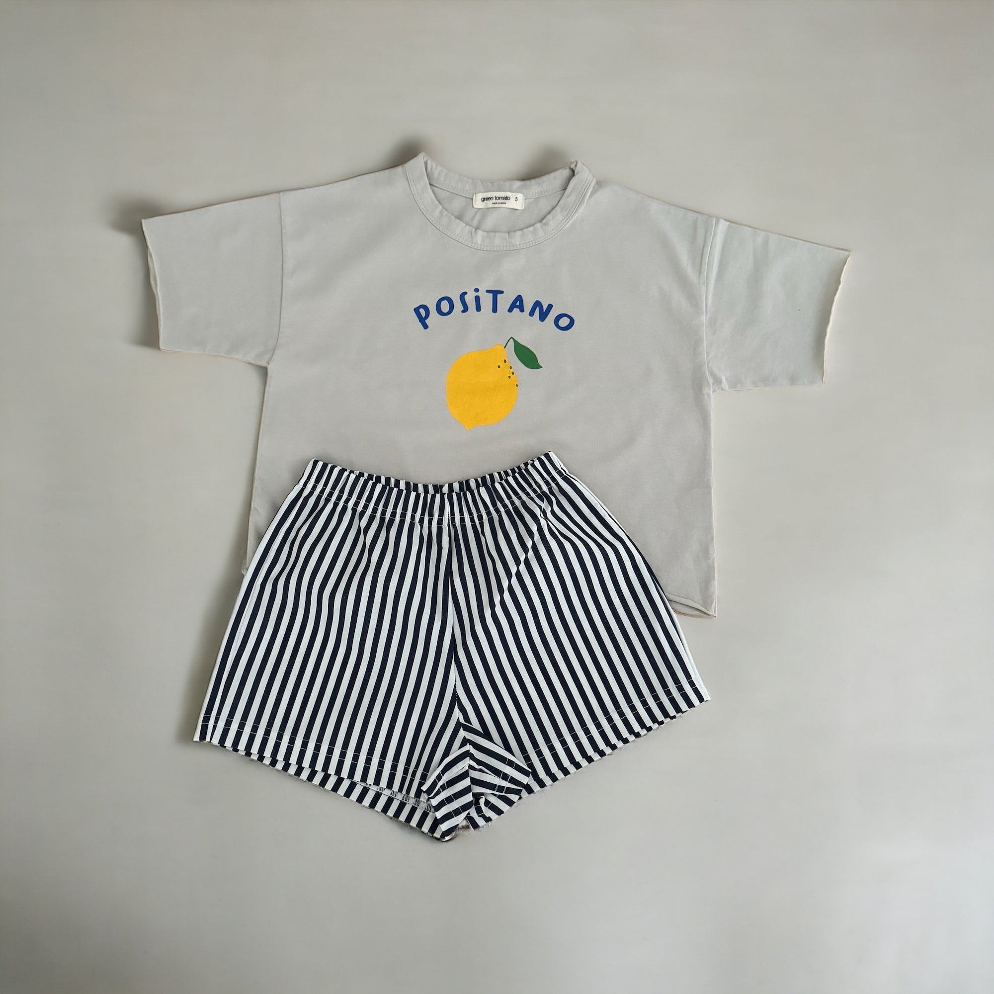 Seaside Stripe Shorts – Gestreifte Unisex-Shorts mit maritimem Flair