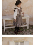Solenn Suspenders Dress von Oren – alle Detailfotos und Produktinfos