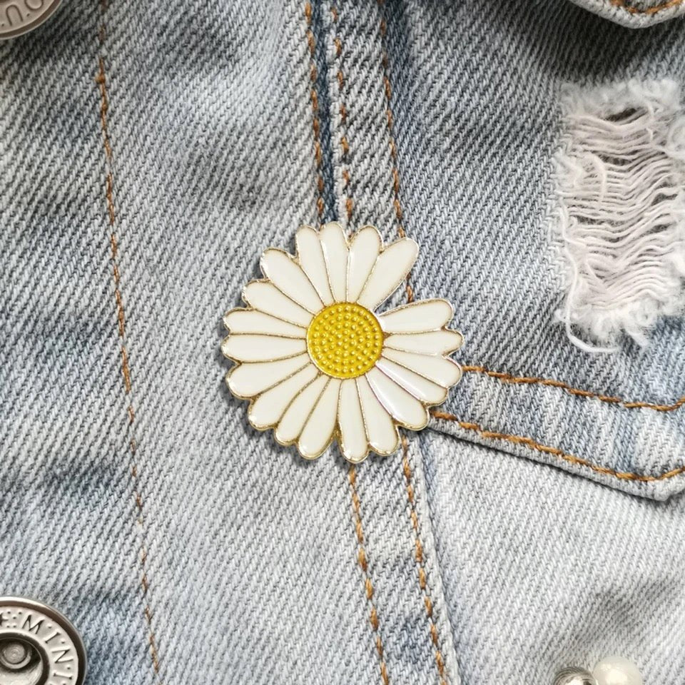 Daisy Emaille Pin – #product_subtitle# | #product_description_first_paragraph#