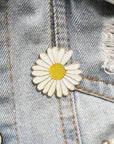 Daisy Emaille Pin –