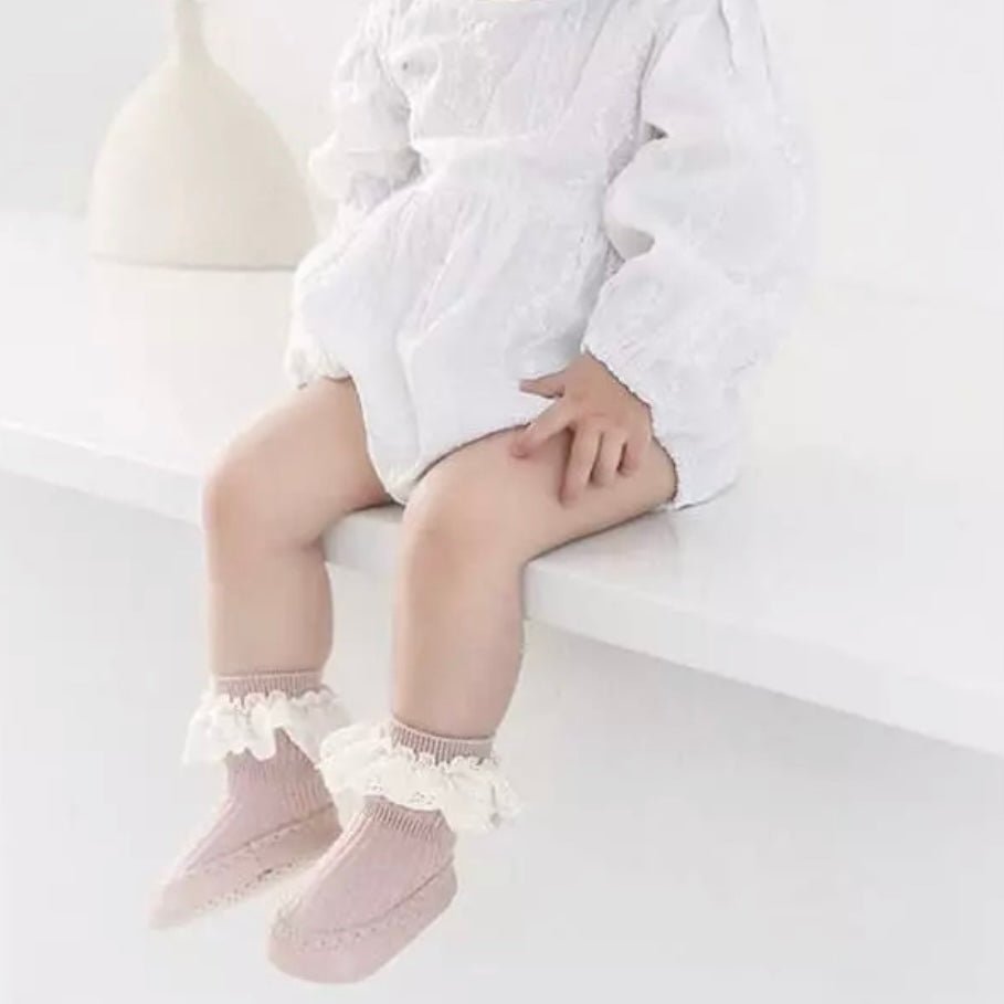 Lace Walk Soft Booties – Eleganz für kleine Füße –
