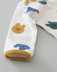 Mini Allover Print Easywear – Gemütliches Set mit Mütze für die Kleinsten –