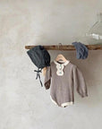 Knitted Baby Romper – Zeitlose Eleganz & Kuscheliger Komfort –