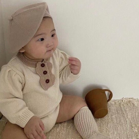 Knitted Baby Romper – Zeitlose Eleganz & Kuscheliger Komfort –