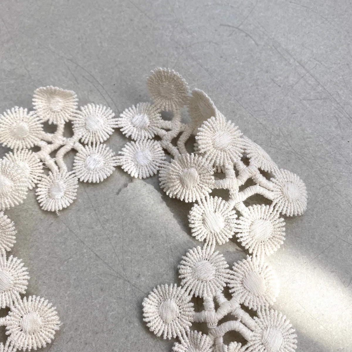 Mini Eyelet Haarband find Stylish Fashion for Little People- at Little Foxx Concept Store