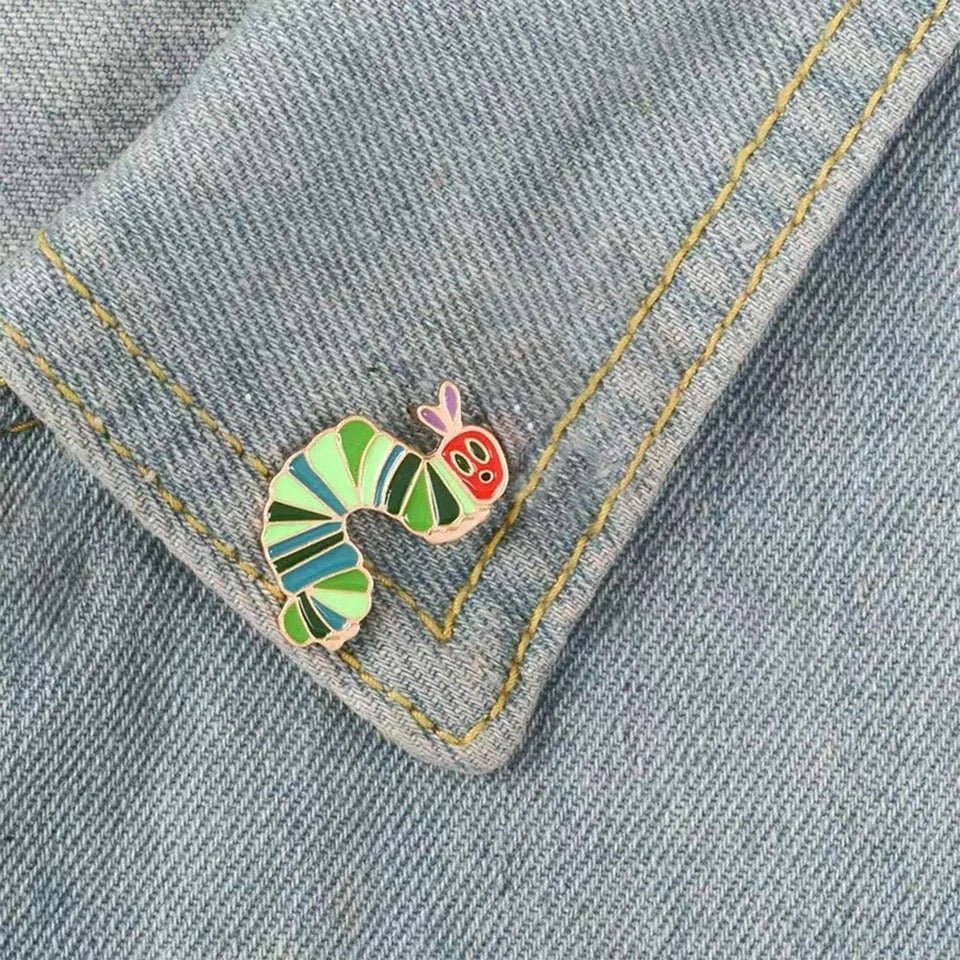Tiny Caterpillar Pin – Detailverliebt & Charmant – #product_subtitle# | #product_description_first_paragraph#
