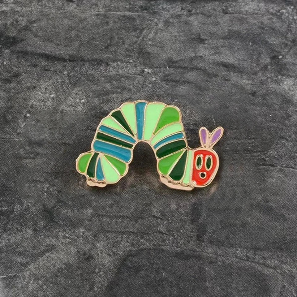 Tiny Caterpillar Pin – Detailverliebt & Charmant – #product_subtitle# | #product_description_first_paragraph#