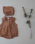 Simple Bodysuit mit Mütze –