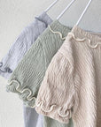 Tulip Tee – Zartes Kragendetail & weicher Tragekomfort –