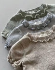 Tulip Tee – Zartes Kragendetail & weicher Tragekomfort –