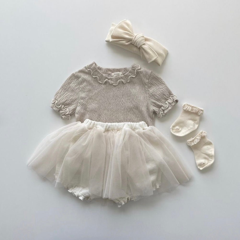 Tulip Tee – Zartes Kragendetail & weicher Tragekomfort –