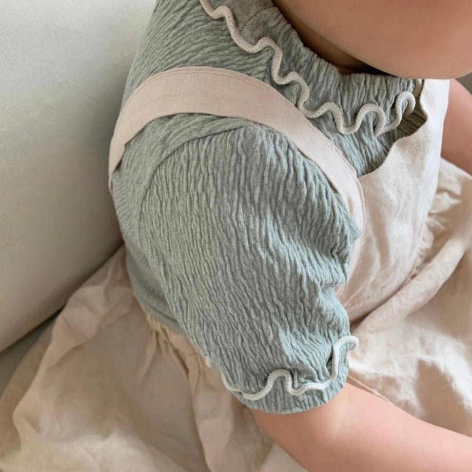Tulip Tee – Zartes Kragendetail & weicher Tragekomfort –