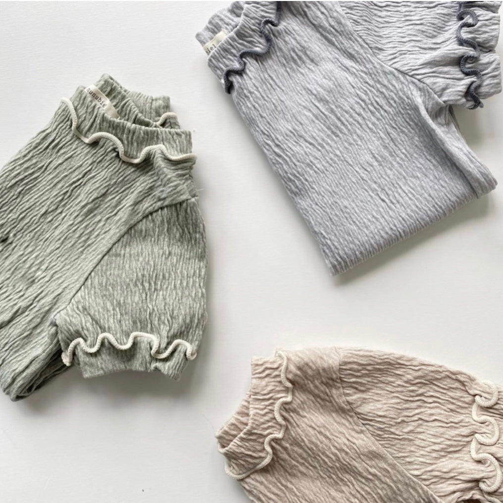 Tulip Tee – Zartes Kragendetail & weicher Tragekomfort –